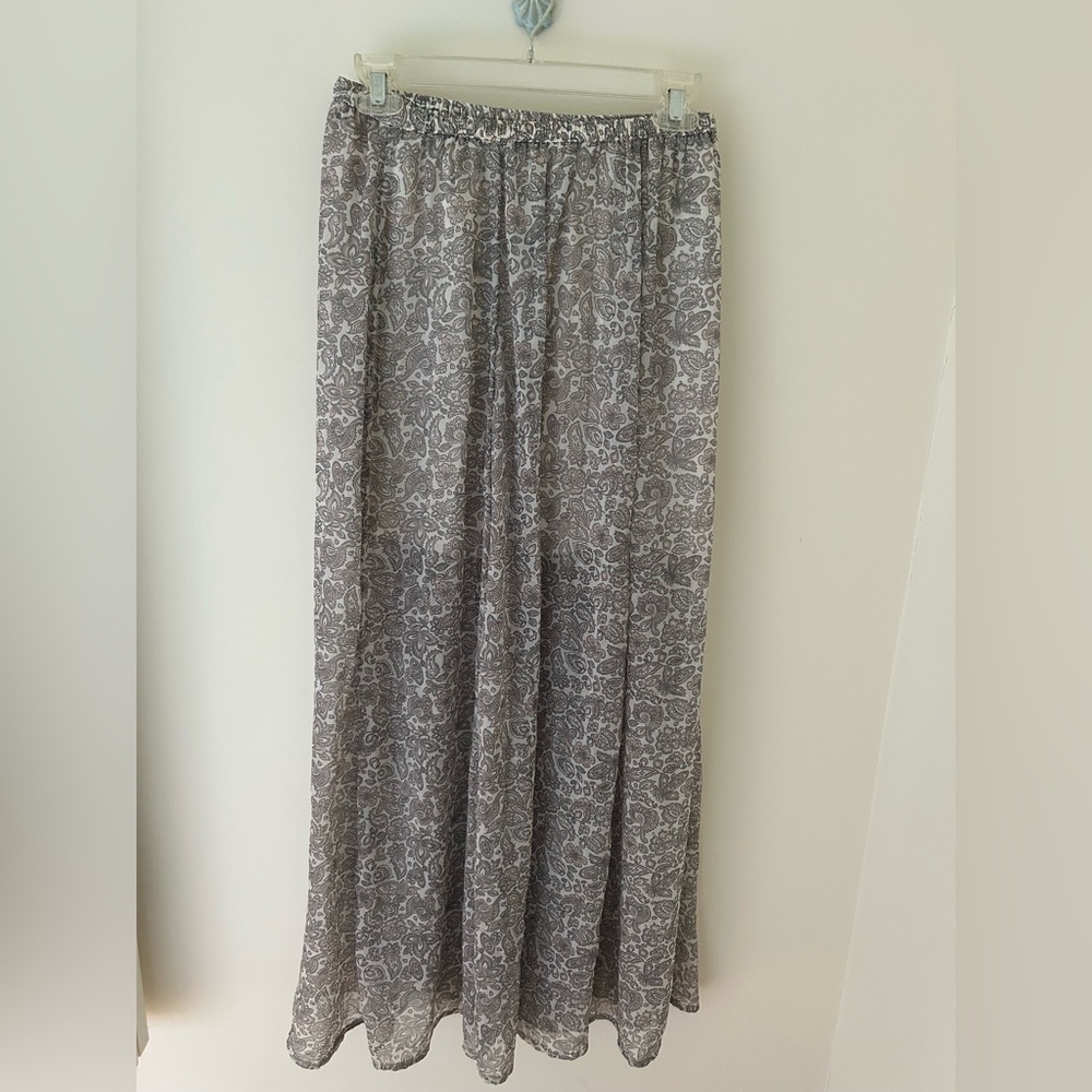 Early 2010’s Hollister Boho Maxi Skirt 
Size: Small
Used (Excellent Condition)